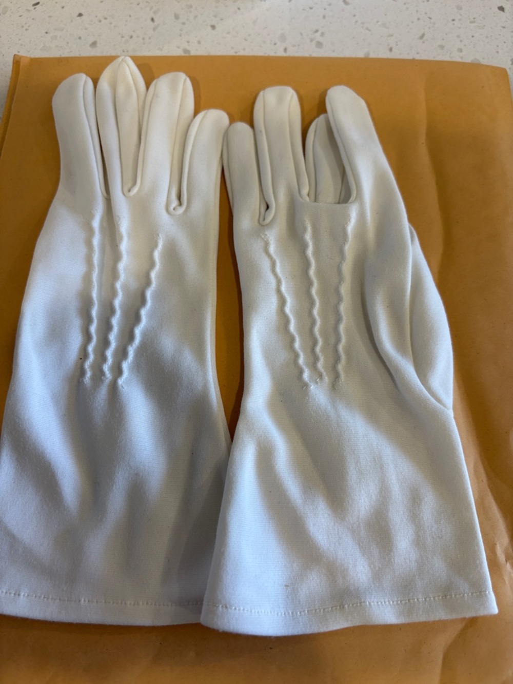 VINTAGE White Ladies Gloves